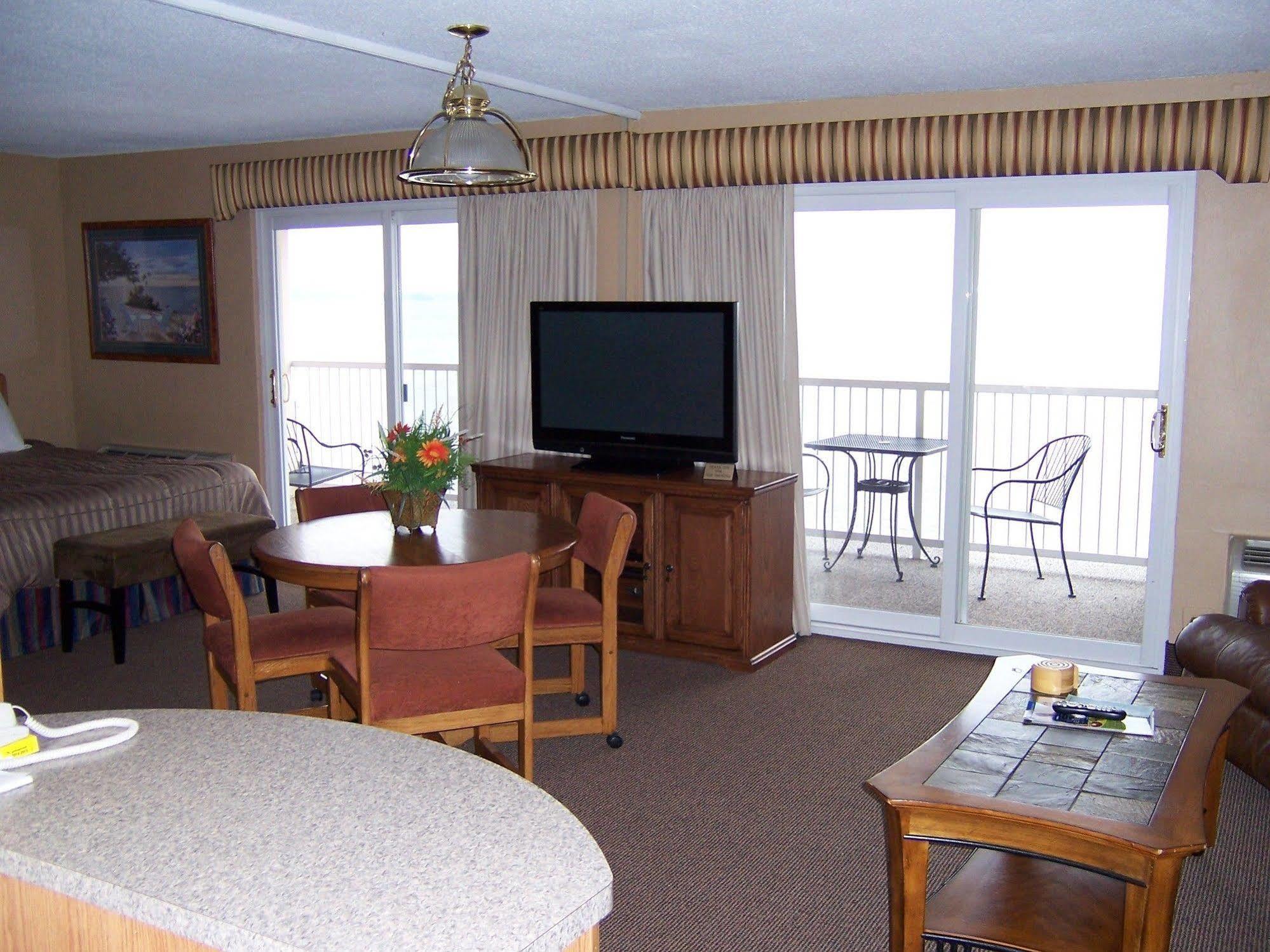 Pinestead Reef Resort Traverse City Exterior photo